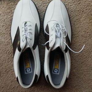 Golf shoes